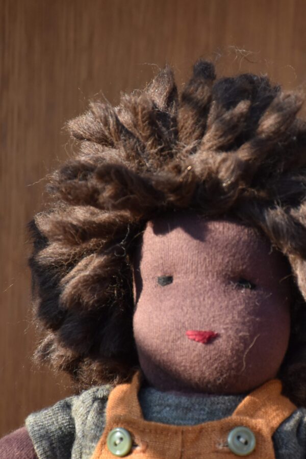 35 cm Doll with dark skin and brown hair - Image 4