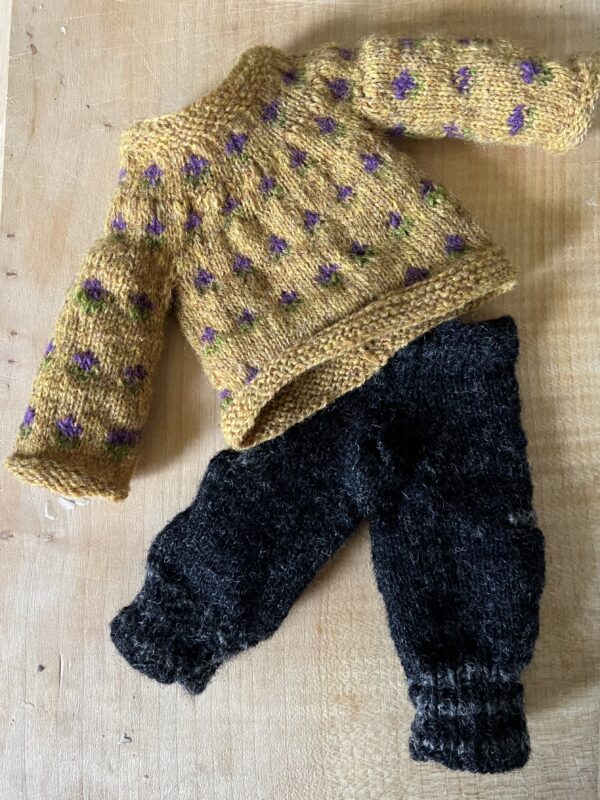 Doll 35cm tall with knitted clothes and handspun hair - Image 5