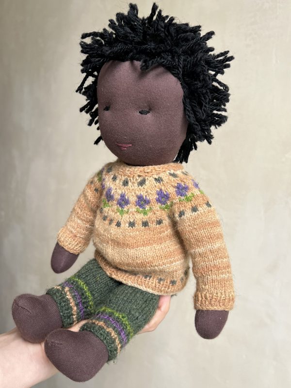 Doll 35cm tall with short dark hair - Image 4