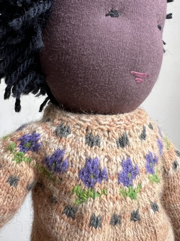 Doll 35cm tall with short dark hair - Image 6